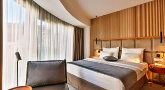 SUPERIOR APATMAN SA POGLEDOM NA MORE